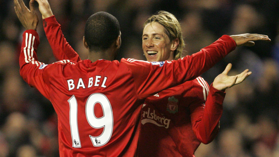 HELIKOPTERTUR TIL LONDON: Ryan Babel skal ha blitt sendt til London, men vendte tilbake etter at alle handler strandet. Lagkamerat Fernando Torres (t.h) sier at Liverpool avviste flere bud for ham. Foto: AP/Tim Hales