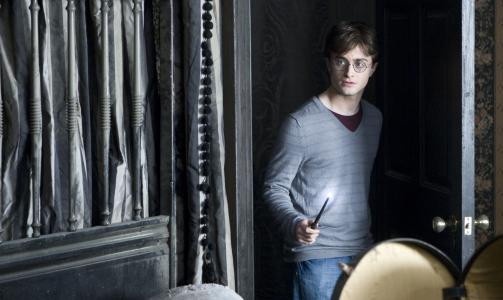 DETTE ER HARRY POTTER: Slik framst�r den unge magikeren i Daniel Radcliffes skikkelse i en av mange filmer. Foto: AP/Warner Bros/Jaap Buitendijk