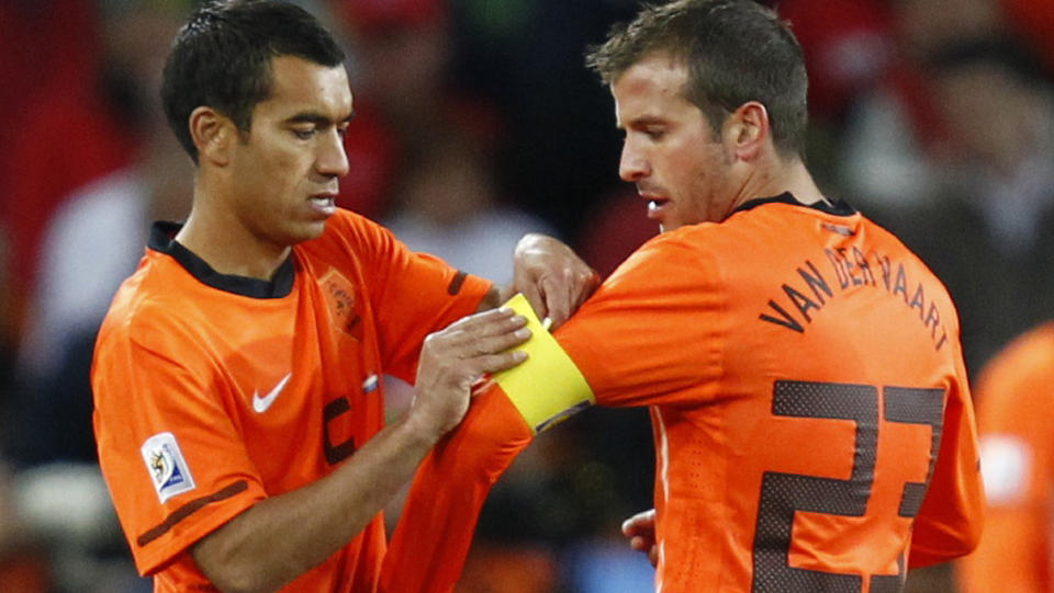 FINALE-KAPTEIN: Rafael van der Vaart kom inn som innbytter for Nigel de Jong i VM-finalen mot Spania. Mot slutten av kampen overtok han ogs� kapteinsbindet fra Giovanni van Bronckhorst da han ble byttet ut. Foto: Kai Pfaffenbach, Reuters/Scanpix