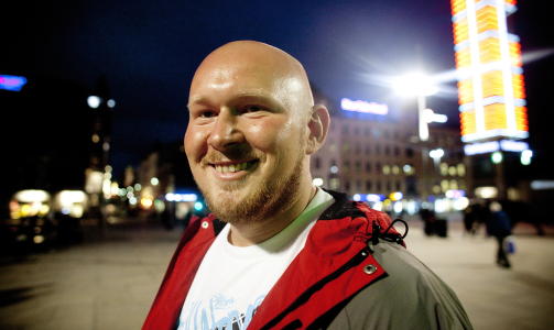FORN�YD: En annen som forsvarer renovasjonssgiganten er RenoNorden-ansatt Raimonds Zondaks.

- Jeg er forn�yd med jobben i RenoNorden, sier Zondaks til Dagbladet. Foto: BJ�RN LANGSEM/DAGBLADET