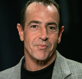 TURBULENT FORHOLD: Michael Lohan vil gjerne snakke ha et forhold til datteren igjen. Den siste striden om hennes personlige eiendeler kan kanskje sette en stopper for dette. Foto: AP Photo/Richard Drew