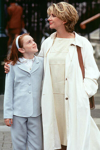 BARNESTJERNE: Lindsay Lohan sammen med skuespiller Natasha Richardson i filmen The Parent Trap fra 1998. Foto: REUTERS/The Walt Disney Co.