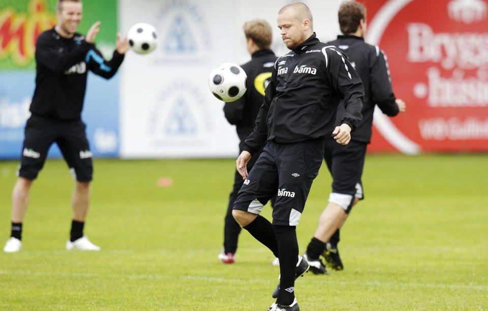 SPENT P� PEDERSENS NYE KLUBB: Nederland-proff Christian Grindheim forbereder Marcus Pedersen p� at han vil v�re mye mer feilvendt i Vitesse enn han er vant med fra Norge. Men han tror 20-�ringen har ferdighetene til � lykkes. Foto: Erlend Aas / Scanpix