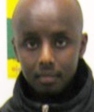 D�MT FOR DRAP OG FORS�K P� VOLDTEKT: 22-�rige Abdulaziz Hussein, Mandela blant venner, men i svenske medier mest kjent som �Skyggen�, beskrives som en uhelbredelig vanekriminell. Foto: SVENSK POLITI