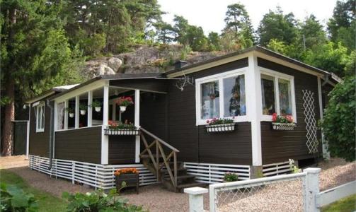 LINDESN�S: Gustavsberg, 63 m2, fem rom. Utsikt over fjorden, 200 meter fra badeplass. Mulighet for b�tplass.  Pris: 795 000 kr
