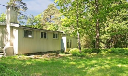 LJUNSKILE: Resten�s 335, 65 m2, tre rom. Enkel standard. Gangavstad til badested.

Pris: 425 000 kr