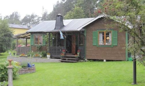 SVENS�NGA: Tre rom, 66 kvm boa, mangler dusj, tomt 1357 kvm. Pris: 1 100 000 kr