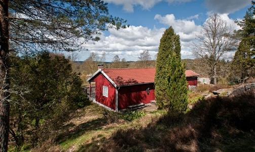 UDDEVALLA: Branser�d 740, 43 m2, tre soverom, altan. Gangavstand til fjorden.

Pris: 850 000 kr