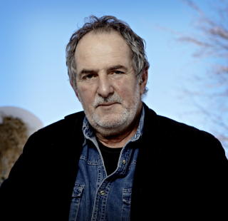 STORT ARBEID: Jon Michelet har skrevet krigsseileren Knut Nytuns historie, basert p� fem digre protokoller med sistnevntes nedtegnelser. Foto: LARS EIVIND BONES