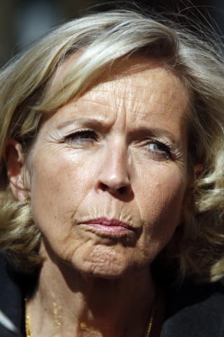 - PLASKET UTI: Professor Trond Nordby mener tidligere forsvarsminister Anne-Grete Str�m-Erichsen har �plasket uti� ved � motta dyre teppegaver fra regimet i Afghanistan. Foto: Lise �serud / Scanpix