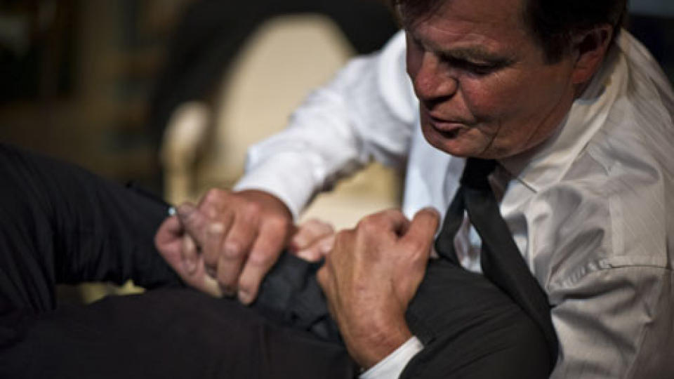 IKKE MORSOM: �Spin Doctor� er ikke kjapp nok til � v�re en farse, og ikke velformulert nok til � v�re en karakterkomedie. Foto: Dag Jenssen/Oslo Nye Teater.
