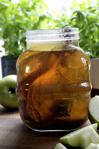 Konservert: L�rene holder seg i flere uker i kj�leskapet hvis de f�r ligge i den salte laken.