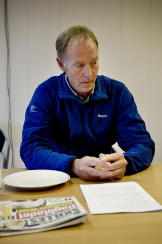 - BAKER FOR SMED: 
- Etter at jeg har lest uttalelsene til Fagforbundet og Transportarbeiderforbundet er det n�rliggende � tro vi er et offer for et politisk spill. Disse akt�rene �nsker � stoppe offentlig anbud, men her retter de baker for smed, sier styreleder i RenoNorden, Svein S�rensen. Foto: �ISTEIN NORUM MONSEN/DAGBLADET