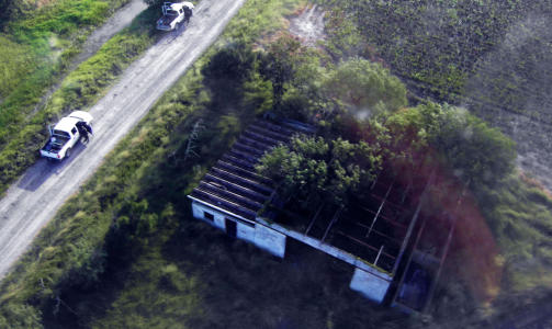 �STEDET:  P� denne g�rden i Tamaulipas i Mexico ble 72 migranter funnet d�de. Foto: AFP PHOTO/NAVY