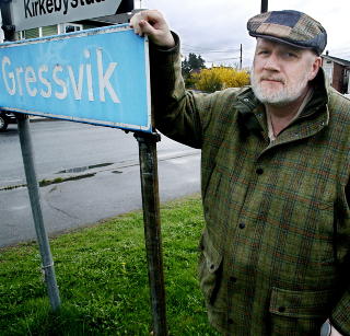 SIGNERTE: Ken Jackson var leder i SOS Rasisme i Fredrikstad og signerte p� papirer som han mener ble brukt til medlemsjuks og hevder det er mange ikke-fungerende lag i organisasjonen som det heves penger for. SOS Rasisme avviser anklagene. Foto: Jacques Hvistendahl /Dagbladet
