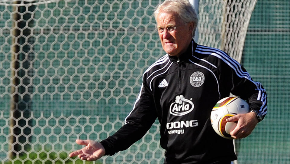 IKKE IMPONERT OVER NORGE: Danmarks Morten Olsen mener Islands spill mot Norge var en klar advarsel for danskene f�r de starter EM-kvaliken hjemme mot islendingene p� tirsdag. Foto: Patrick Herzog, AFP/Scanpix