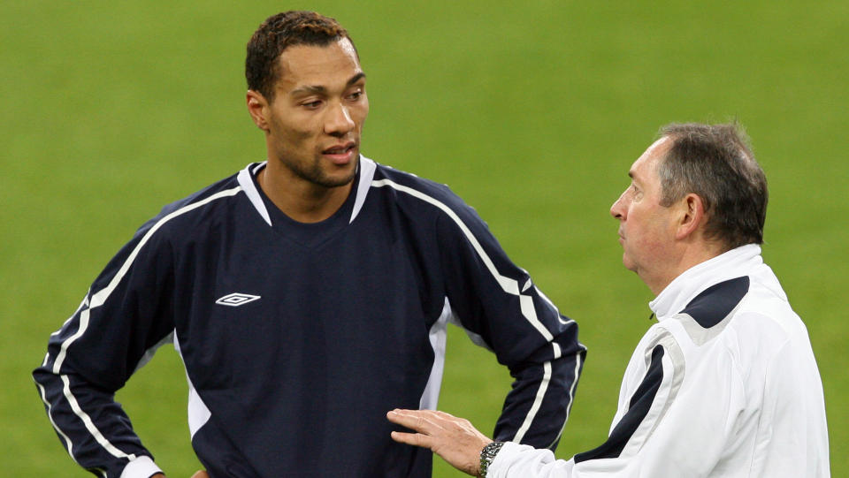 FIN FORTID: John Carew har gode minner fra tida under Gerard Houllier i Lyon, og tar gjerne franskmannen som ny sjef i Aston Villa.Foto: SCANPIX/AFP/JAVIER SORIANO