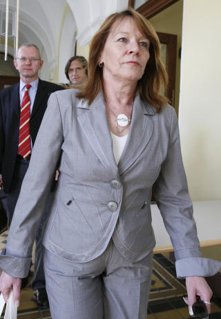 MARERITT: Brigitta Sirny opplevde alle foreldres verste mareritt da dattera forsvant p� vei til skolen. �tte �r seinere klarte Natascha � r�mme fra kidnapperen. Foto: AFP PHOTO /DIETER NAGL