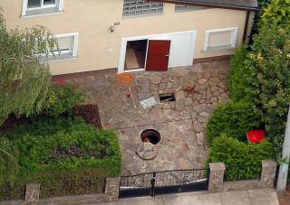 FANGET: I kjelleren i dette huset tilbragte  Natascha Kampusch �tte �r i fangenskap. Foto: EPA/H. STAMBERG