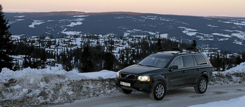 SUV TIL VINTEREN: En Volvo XC90 er som skapt for vinterbruk i Norge.