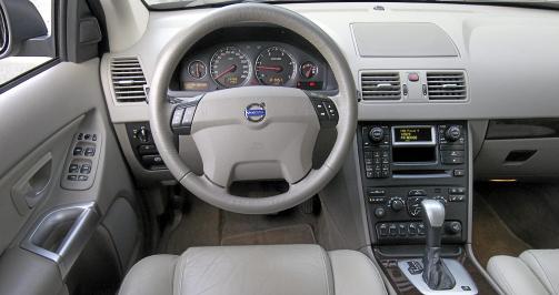 SITTER GODT: Ryddig f�rermilj� i god Volvo-tradisjon. FOTO: Terje Bj�rnsen
