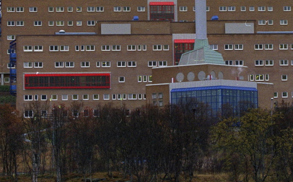 INNLAGT: Den 42 �r gamle kvinnen er innlagt ved Universitetssykehuset i Troms�, men er ikke livstruende skadet. Foto: Bj�rn Langsem