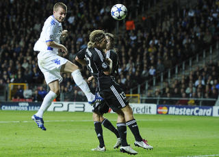 SCORET MOT RBK S�lvi Ottesen er godt kjent med dansk fotball, her scorer han m�let som sikret FCK Champions League. Foto: REUTERS/Claus Bech/Scanpix