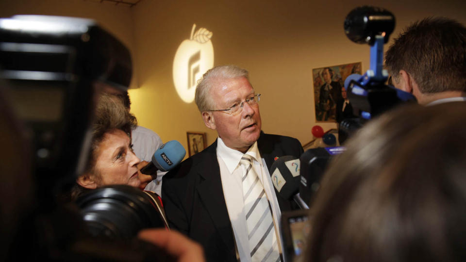 VIL INN I LOKALPOLITIKKEN: Carl I. Hagen klarte ikke � holde seg unna politikken lenge. N� stiller han som ordf�rerkandidat i hovedstaden. Foto: SIGURD FANDANGO/DAGBLADET