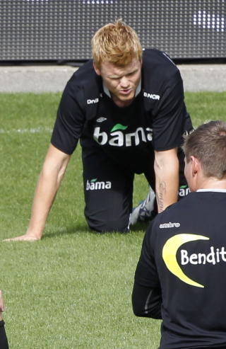 SATT UT AV SPILL: John Arne Riise m� p�regne flere uker p� sidelinjen etter � ha p�dratt seg en kraftig hjernerystelse p� dagens landslagstrening.Foto: Morten Holm / Scanpix
