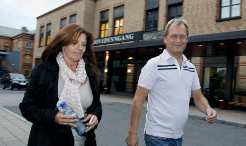 P� SYKEBES�K: Berit Riise og mannen Tormod var mandag kveld p� sykebes�k hos John Arne Riise p� Ullev�l sykehus.
Foto:Jacques Hvistendahl (Dagbladet)