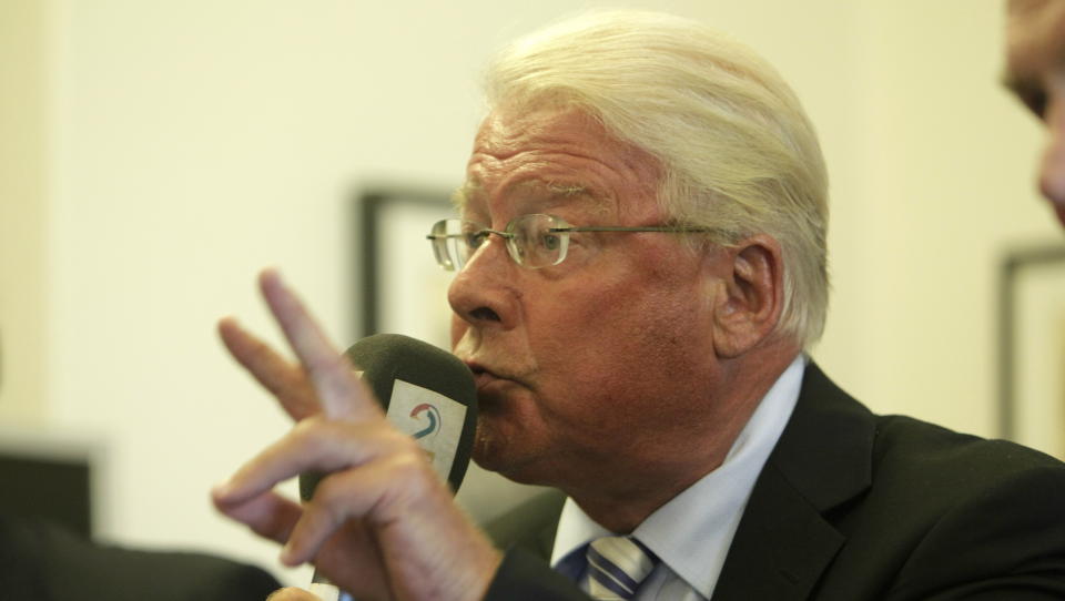 VIL INN I R�DHUSET: Carl I. Hagen har savnet seg selv i politikken.  Foto: Scanpix
Carl I Hagen stiller som  ordf�rerkandidat I Oslo meddelte han p� en pressekonferanse mandag
Foto: Morten Holm / SCANPIX