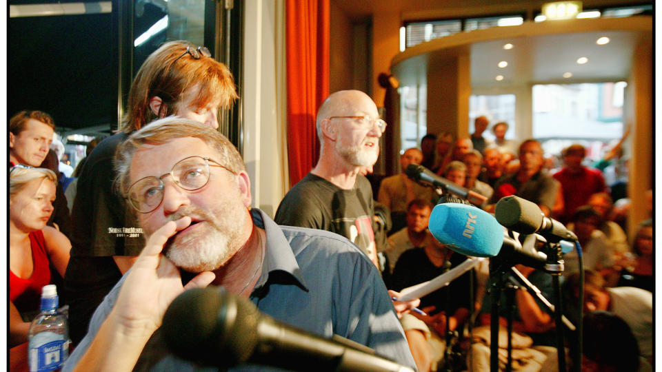 ML-DEBATT: Jan Myrdal mener Bernt Hagtvets opptreden er anliggende for hans arbeidsgiver Universitetet i Oslo. Bildet er fra forrige runde i ml-debatten, der Hagtvet m�tte blant annet Sigurd Allern til diskusjon. 
Foto tore Bergsaker