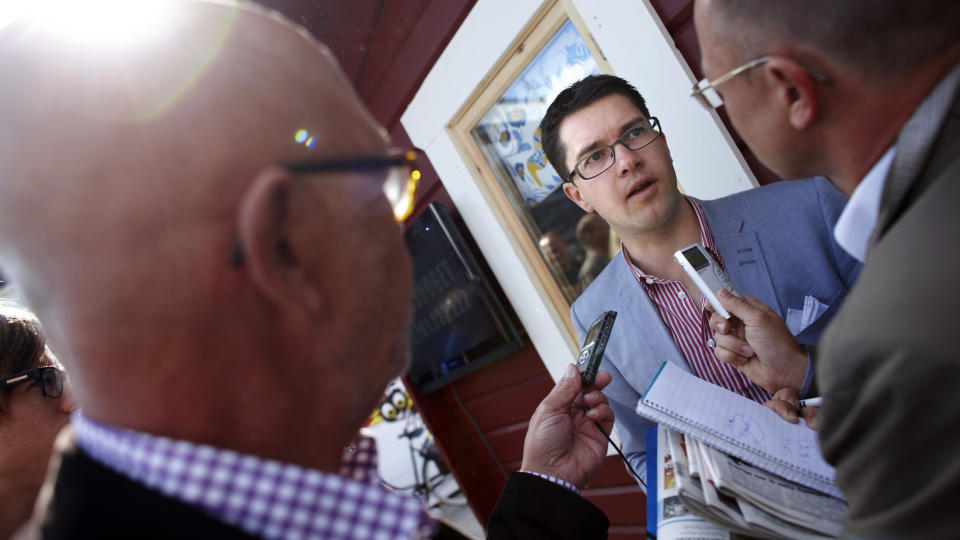 MODERASJON: Det finnes klare eksempler p� at h�yrepopulistene f�r mindre oppslutning og blir mer moderate av samarbeid, skriver kronikkforfatteren. Her Serigedemokraternas leder Jimmie �kesson.
Foto: Scanpix