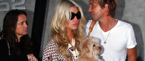Jessica Simpson minnes sin avd�de hund