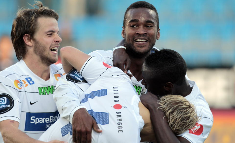 BEST I UNGDOMSKLASSEN: Ola Kamara (20), Krister Aunan (22), Fredrik Nordkvelle (24) og Muhamed Keita (20) er med p� � holde Godset-troppen ung. Her jubler de for Kamaras m�l mot Sandefjord. Foto: Terje Bendiksby/SCANPIX 
Foto: Terje Bendiksby / Scanpix