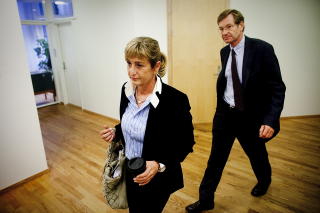 I RETTEN: Marit Egeland og hennes forsvarer Gudbrand �stbye. Foto: Bj�rn Langsem