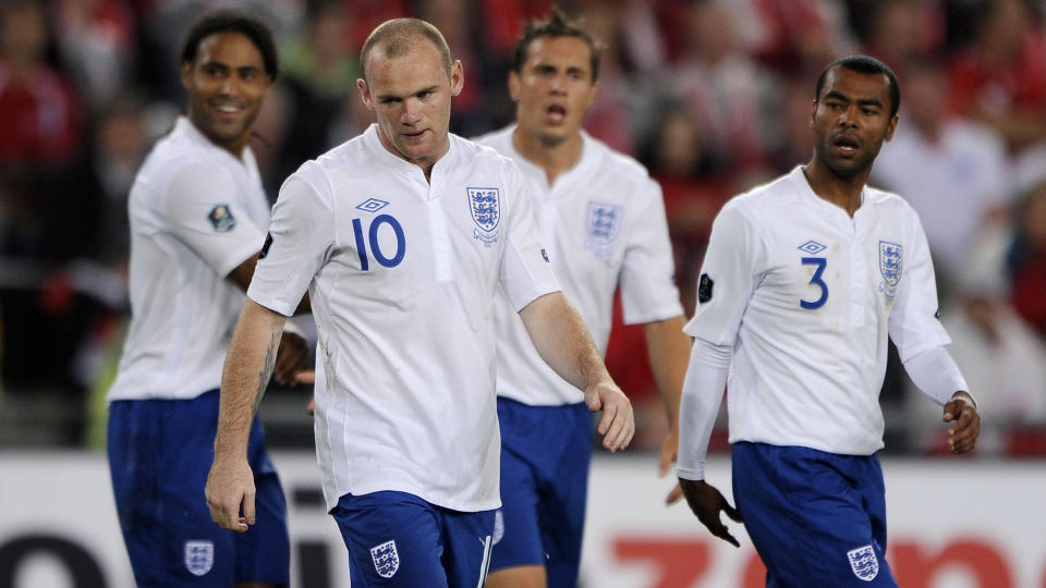 BESKJEDEN JUBEL: Wayne Rooney jublet f�rst, og s� tok han raskt p� seg et steinansikt. Foto: FABRICE COFFRINI/AFP