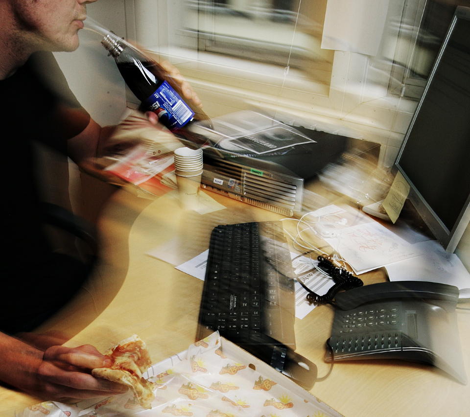 FARLIG KOMBINASJON: Risikoen for hjerte- og karsykdommer �ker betydelig for d�rlig trente menn med lange arbeidsuker. Foto: Kristian Ridder-Nielsen