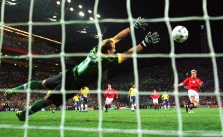 DET M�LET: Drillos-maniet n�dde sin topp da Kjetil Rekdal scoret seiersm�let mot Brasil i VM. Foto: AP/Doug Mills