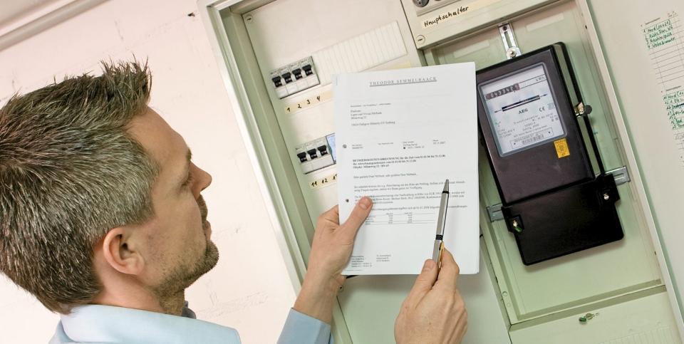 ENERGISPARING: Med enkle tiltak, kan m�leravlesningen bli en hyggelig �velse. Foto: Martin Kierstein/Colourbox