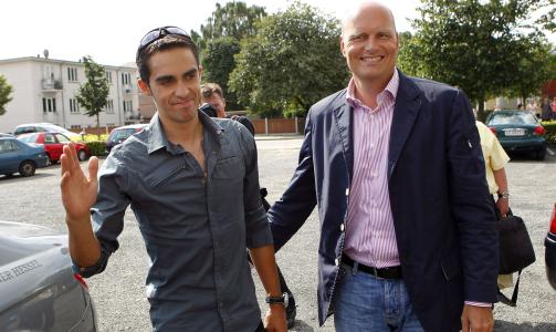 RIIS OG HANS NYE KAPTEIN: Neste sesong er det Alberto Contador som skal v�re kongen p� Saxo Bank-laget. Foto: AP