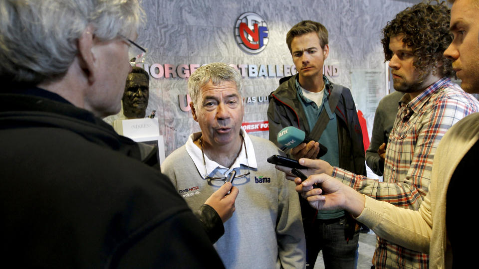 TILFREDS DAGEN DERP�: Egil Drillo Olsen er en lettet mann dagen etter triumfen mot Portugal, men han advarer mot � ta av. Foto: Morten Holm/SCANPIX