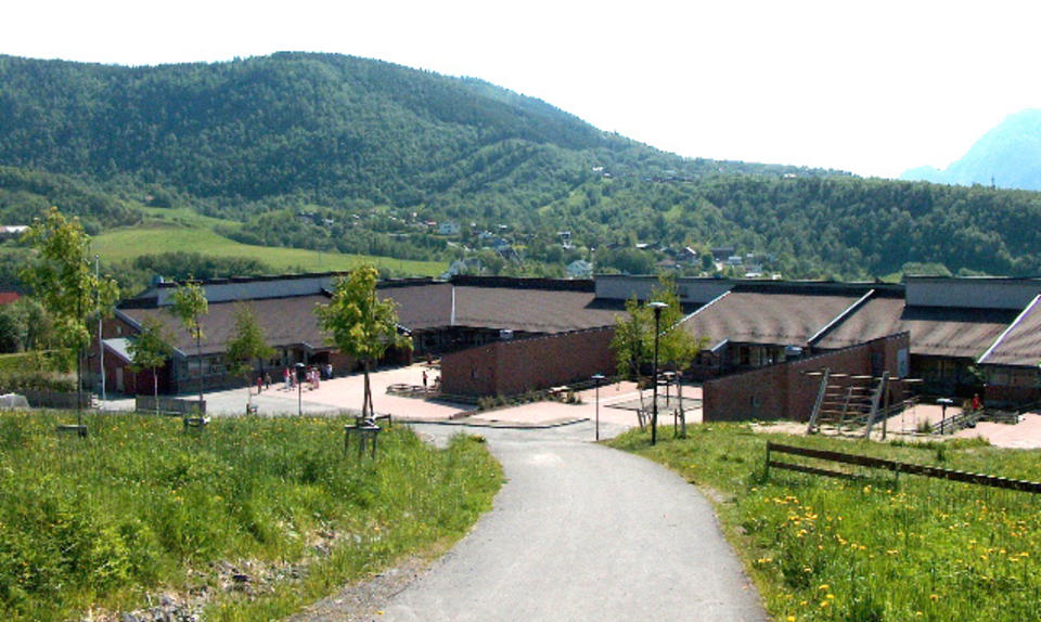 SKOLEN: Kulstad skole har 340 elever fra 1. til 7. klassetrinn, og voldtekten skal ha skjedd i tilknytning til skoledagen. Foto: SKOLENS HJEMMESIDER