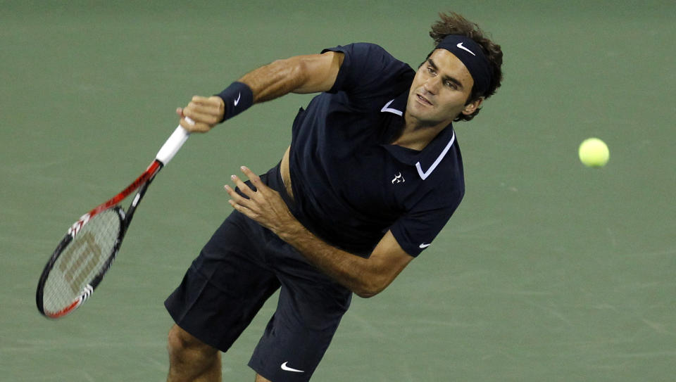 STERK SERVEKAMP: Roger Federer servet Robin S�derling i senk i New York. Foto: REUTERS