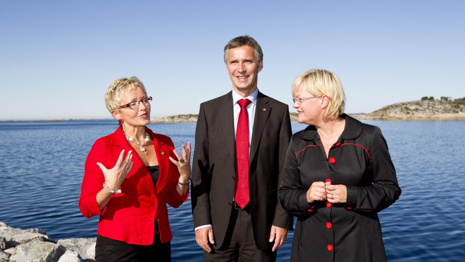 REGJERINGEN AVGJ�R:  En juridisk bestemmelse sier at det er regjeringen selv som avgj�r om det skal tas ut tiltale mot Navarsete eller ikke. Her er hun sammen med Jens Stoltenberg (Ap) og Kristin Halvorsen p� Fr�ya tidligere denne uken. Foto: Gorm Kallestad/Scanpix