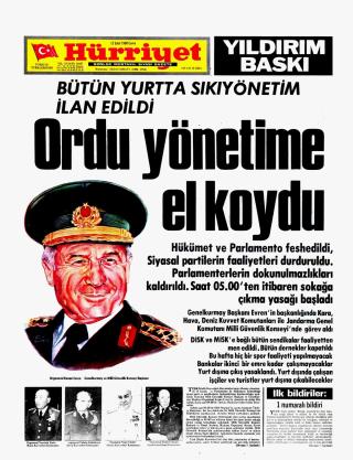 12. SEPTEMBER 1980: Generalene har tatt makta, sto det p� forsiden av H�rriyet denne dagen. P� s�ndag, p� dagen 30 �r etter kuppet, skal Tyrkia stemme over en omfattende grunnlovspakke som vil svekke generalene. Datoen er neppe tilfeldig. Foto: WIKIMEDIA