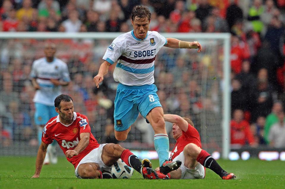 FORLENGET MED WEST HAM: Scott Parker har skrevet ny kontrakt med West Ham som l�per til sommeren 2014 med opsjon p� ytterligere ett �r.Foto: SCANPIX/EPA/FOTOSPORTS/ROBIN PARKER