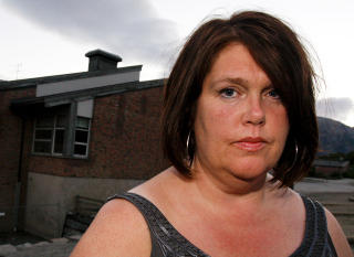 BEKYMRET: - Det er en stor sannsynlighet for at overgriperen er i n�rheten. Og den f�lelsen er ikke god, sier Tove Bj�rn�, leder for foreldrenes arbeidsutvalg (FAU) ved Kulstad skole. Foto: HANS PETTER S�RENSEN