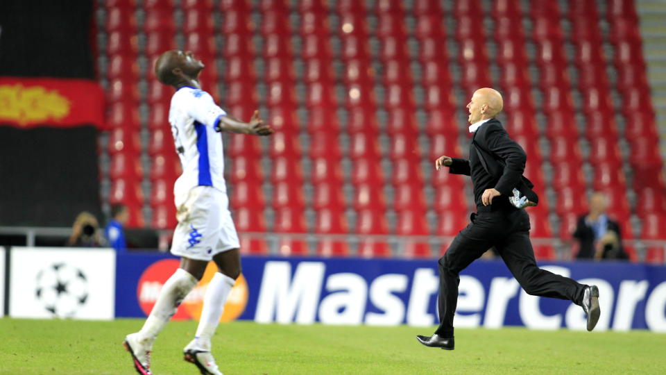 FCK-SUKSESS: Her feirer en hoppened glad St�le Solbakken seieren mot RBK i Champions League-playoffen. Foto: Gorm Kallestad / Scanpix
