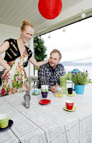 Endelig uteplass: Da Julie og Bengt flyttet fra Oslo til Lahell, fikk de både hage og overbygd veranda. Endelig uteplass: Da Julie og Bengt flyttet fra Oslo til Lahell, fikk de både hage og overbygd veranda.